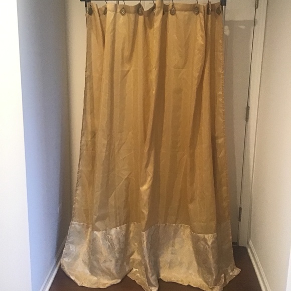 Metallic gold shower curtain with tapestry print - Picture 1 of 9
